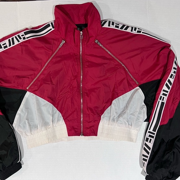LF The Brand cropped jacket. Super lightweight size S - Picture 6 of 10